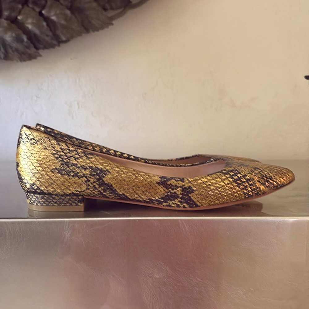 NWOT Pour La Victoire Gold Snakeskin Women's Flats, Sz 8 - Picture 8 of 12